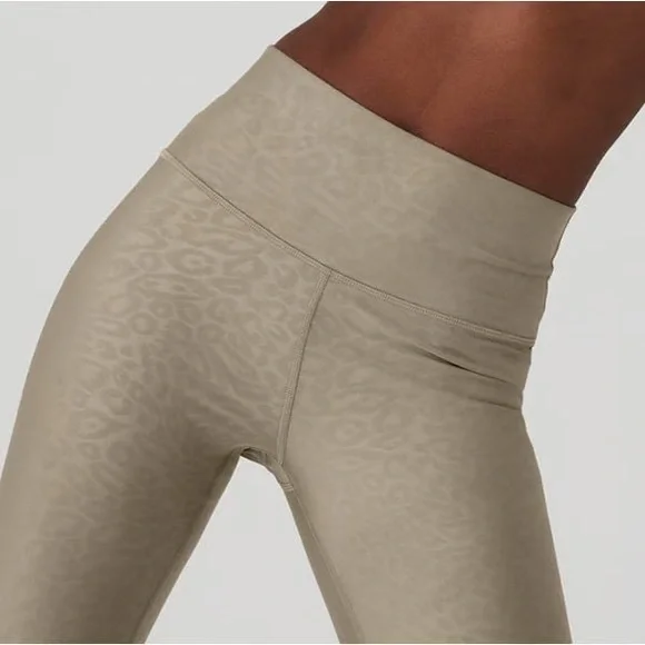 NWT - Alo Yoga Airlift Set ( Intrigue bra/ Leggings )in Leopard gravel XS/S